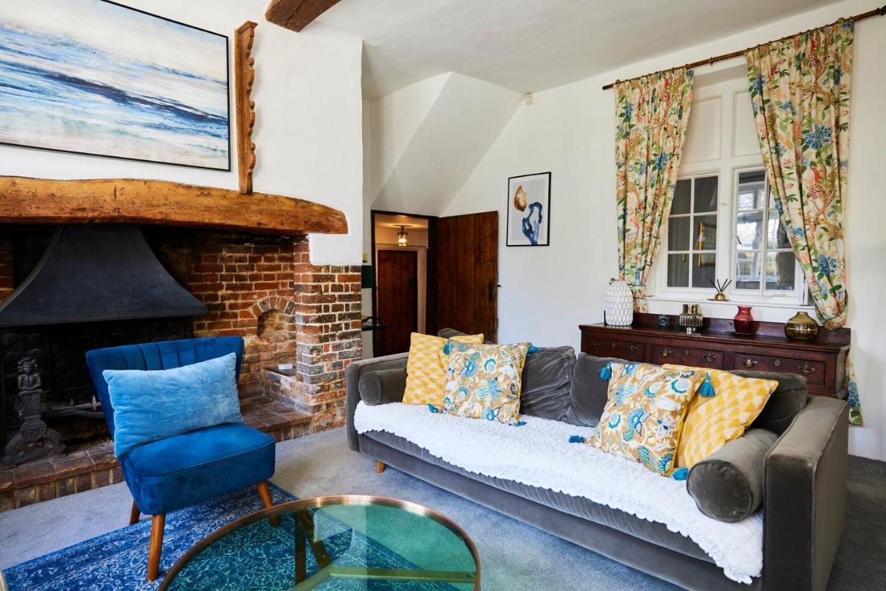 The Royal Retreat -elegant 7bdr With Garden Apartment