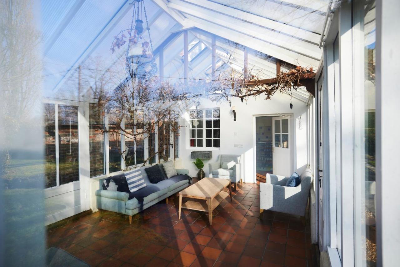 The Royal Retreat -elegant 7bdr With Garden Apartment